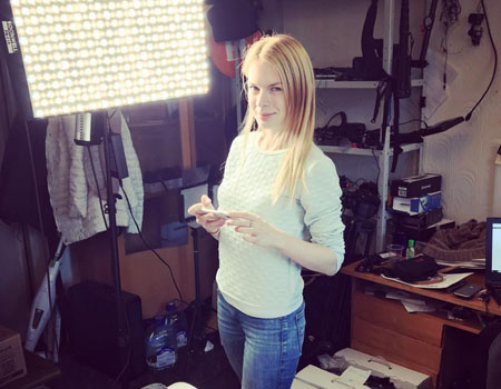 九游娱乐NineameFB-215 RGB全彩LED摄影补光灯